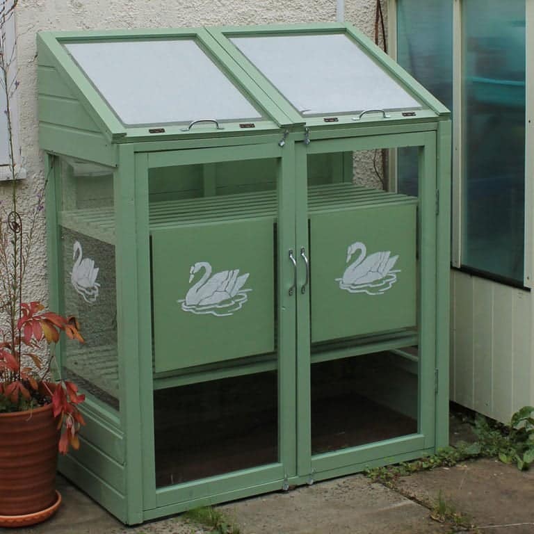 Thorndown-Reed-Green-Wood-Paint-on-Forest-Mini-Greenhouse