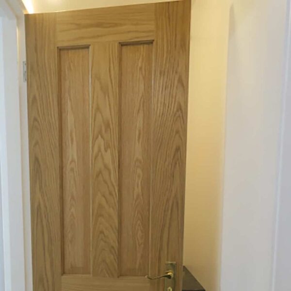 Thorndown-UV-Clear-on-oak-door