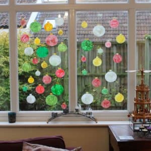 TD-Peelable-Glass-Paint-Christmas-Baubles-Window