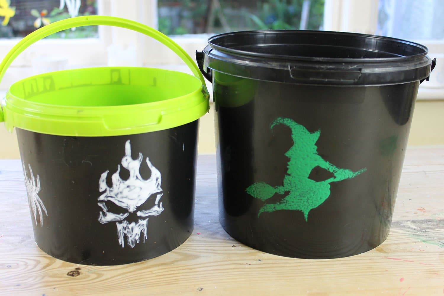Trick-or-Treat-plastic-buckets-Peelable-Glass-Paint-stencils-White-Witch-and-Goblin-Green