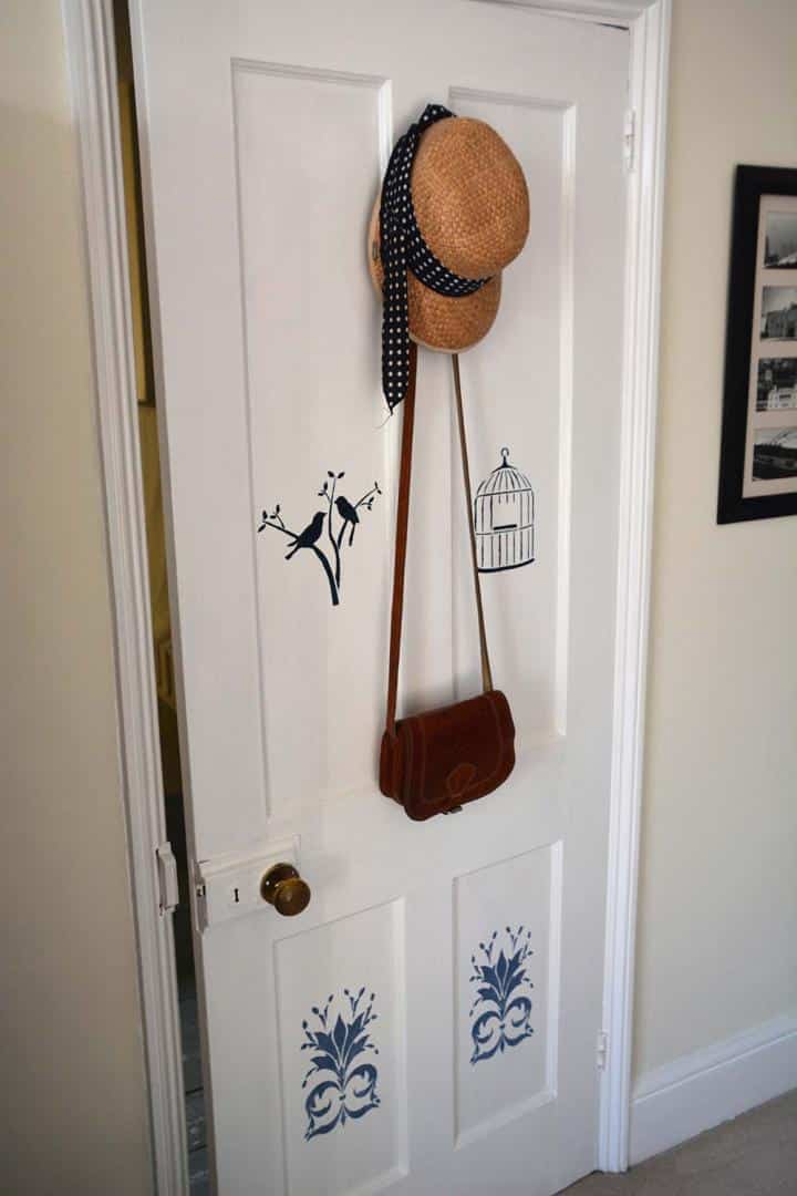 Thorndown-Swan-White-wood-paint-with-stencilling-on-door