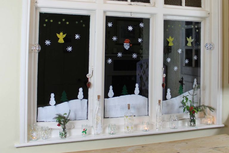 Christmas-window-and-items-painted-with-Thorndown-Peelable-Glass-Paint-Christmas-Craft-Pack