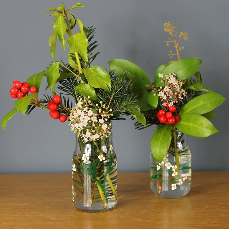 Flower-vases-painted-with-Thorndown-Peelable-Glass-Paint