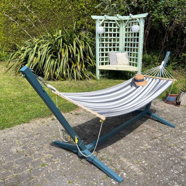Thorndown-Avalon-Blue-Wood-Paint-on-hammock-base-and-Parlyte-Green-with-Bath-Cream-on-Hutton-Triangular-Arbour