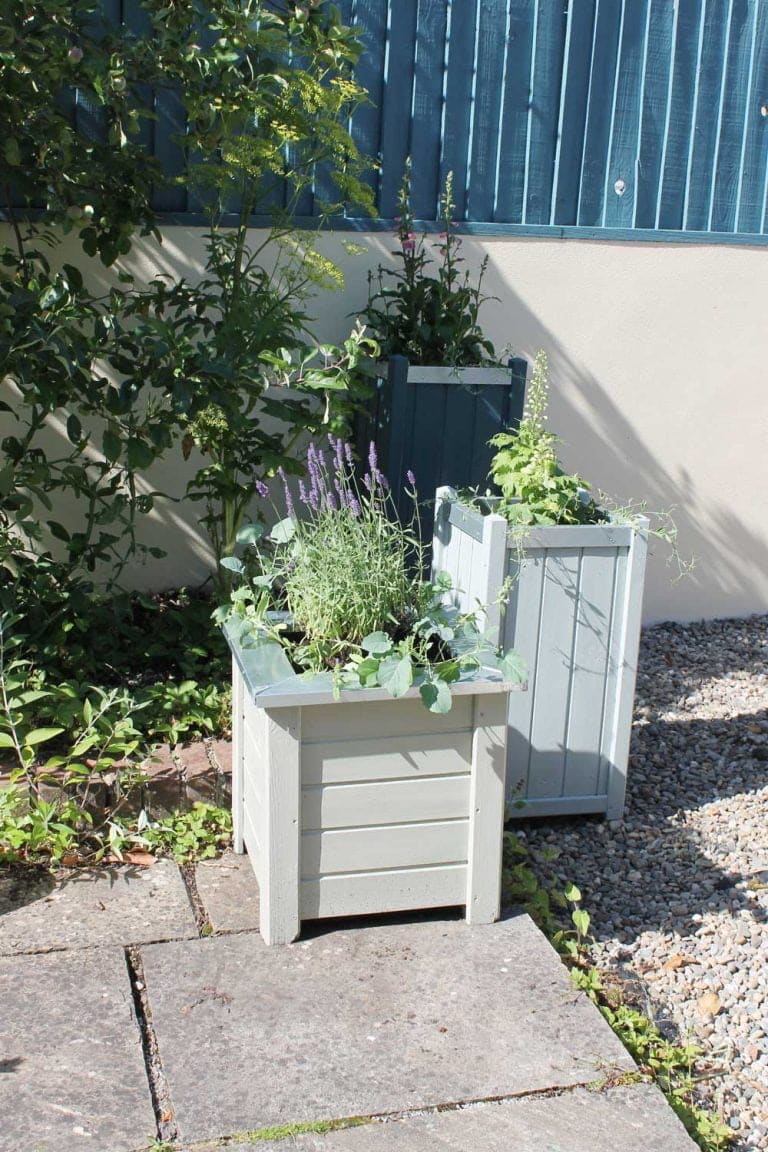 Thorndown-Wood-Paint-on-Forest-Slender-Planters