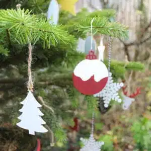 Thorndown-Wood-Paint-Christmas-Tree-decorations-painted-with-Swan-White-and-Rowan-Berry-Red