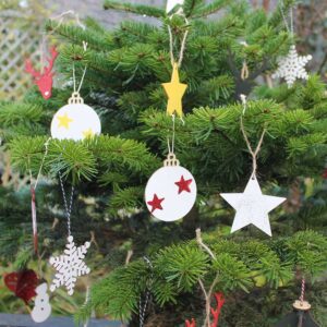 Wood-Christmas-Decorations-painted-with-Thorndown-Wood-Paint