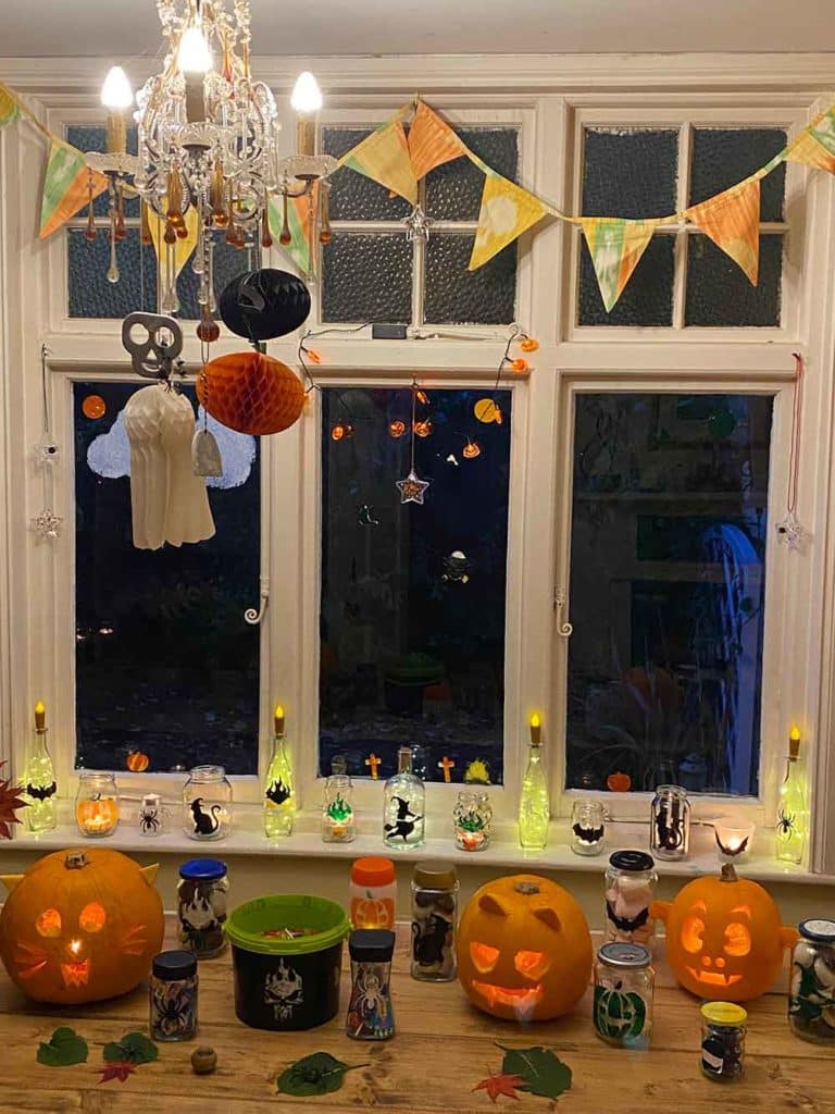 Thorndown-Halloween-party-table_d