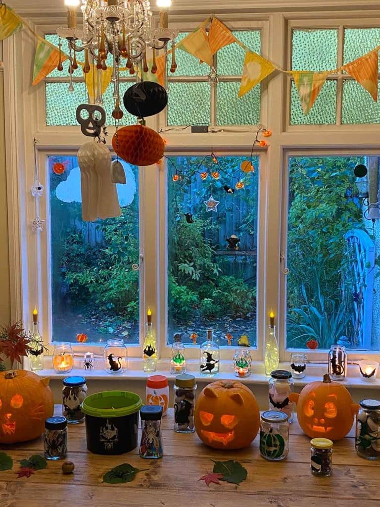 Thorndown-Halloween-party-table_l