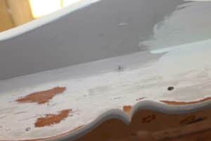 Painitng-wood-mirror-frame-with-Thorndown-Green-Hairstreak-Wood-Paint