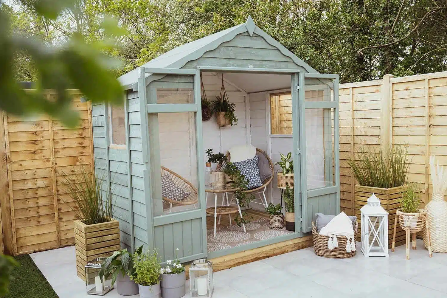 Thorndown-Bullrush-Green-and-RAL-9003-Wood-Paint-on-Oakley-Summerhouse_2