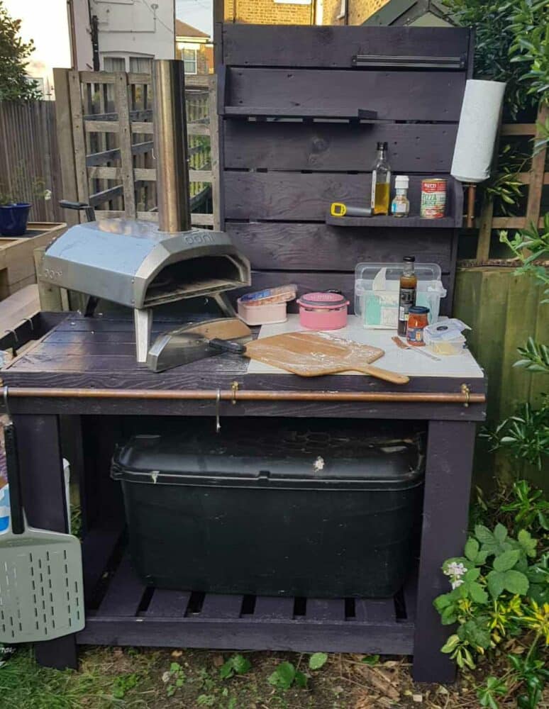 TV-Carpenter-Pizza-oven-kitchen-painted-in-Thorndown-Whortleberry-Wood-Paint