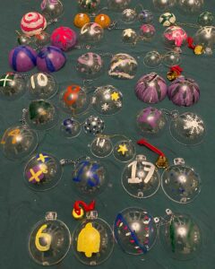 Painted-plastic-baubles-with-Thorndown-Peelable-Glass-Paint-and-stencils