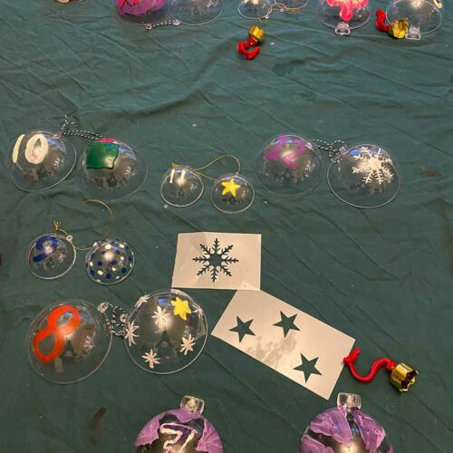 Painting-plastic-advent-baubles-with-Thorndown-Peelable-Glass-Paint-and-stencils