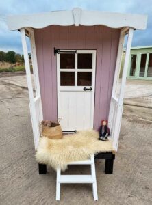 Roundpeg-Kids-Shepherds-Hut-in-Thorndown-Rock-Rose-and-Swan-White-Wood-Paint_3
