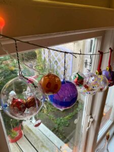 Thorndown-Peelable-Glass-Paint-Advent-Baubles_1