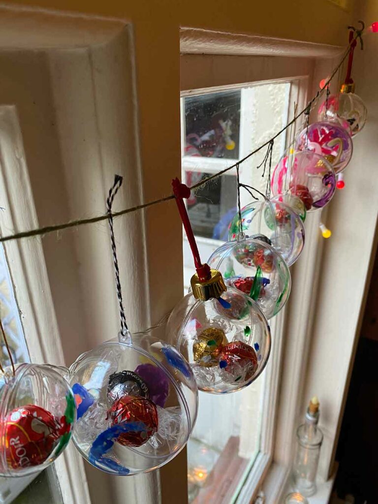 Thorndown-Peelable-Glass-Paint-Advent-Baubles_3
