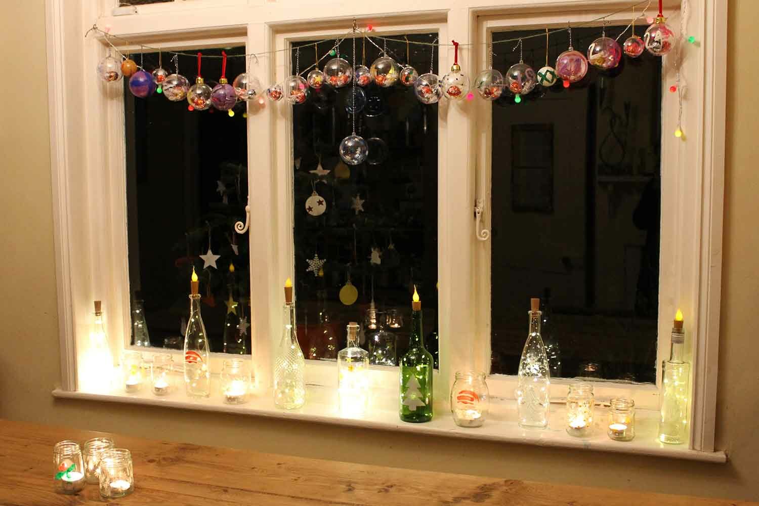 Thorndown-Peelable-Glass-Paint-advent-Bauble-Window_2