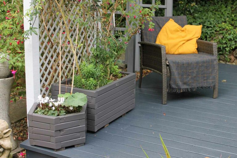 Thorndown-Bergamot-Grey-Wood-Paint-on-Hutton-planters_3
