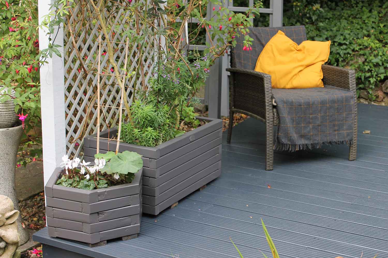 Thorndown-Bergamot-Grey-Wood-Paint-on-Hutton-planters_3