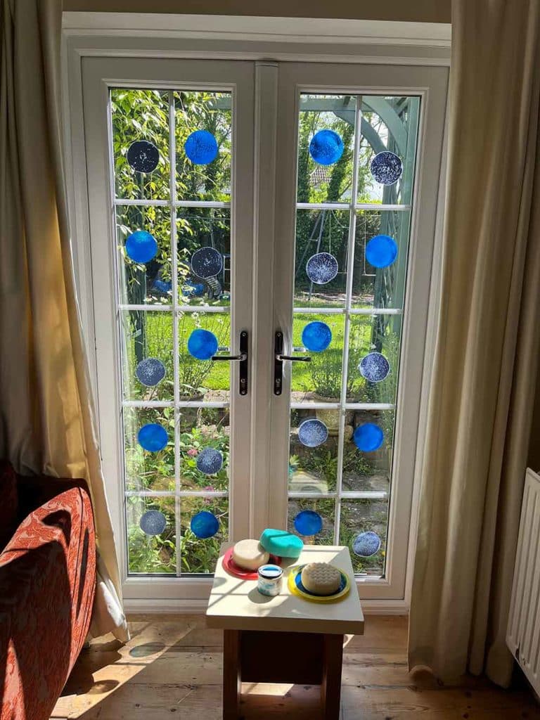 Thorndown-Peelable-Glass-Paint-Elf-Blue-and-Peregrine-Blue-circles