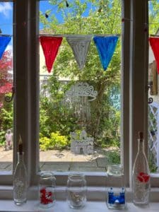 Thorndown-Peelable-Glass-Paint-Platinum-Jubilee-painted-decorations