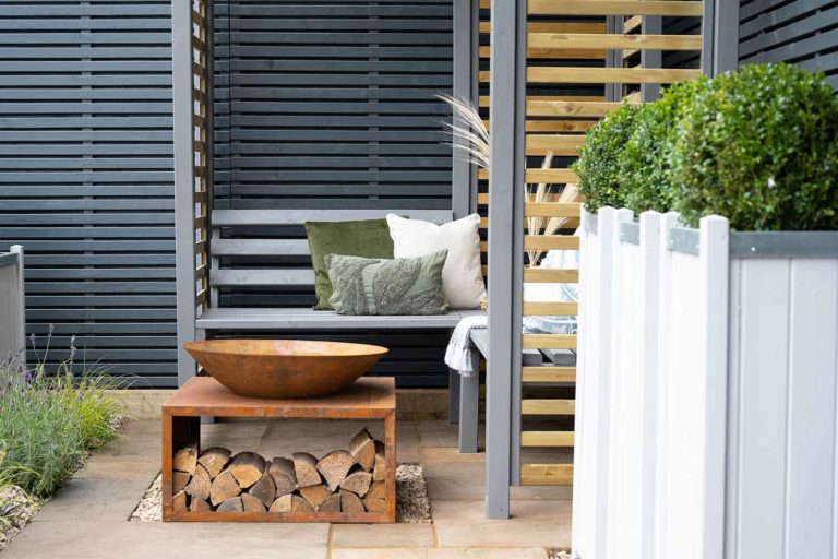 Thorndown-RAL-7037-Dusty-Grey-Wood-Paint-on-Firenze-Corner-Arbour-and-Greymond-on-Slender-Planters_2