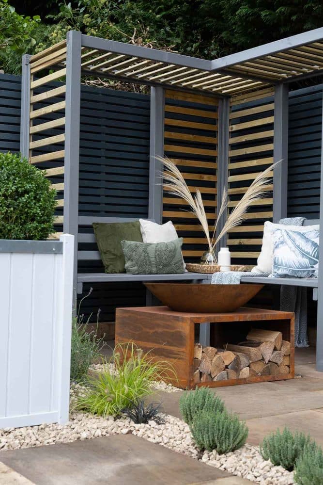 Thorndown-RAL-7037-Dusty-Grey-Wood-Paint-on-Firenze-Corner-Arbour-and-Greymond-on-Slender-Planters_4