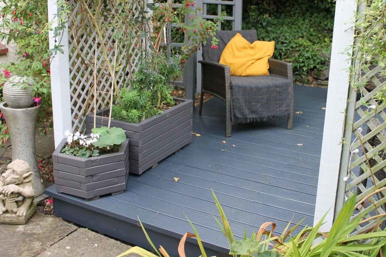 Thorndown-RAL7016-Anthracite-Grey-Wood-Paint-on-timber-decking