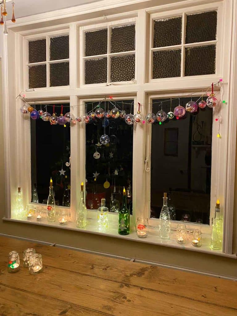 Thorndown-Peelable-Glass-Paint-Advent-Bauble-Window_6