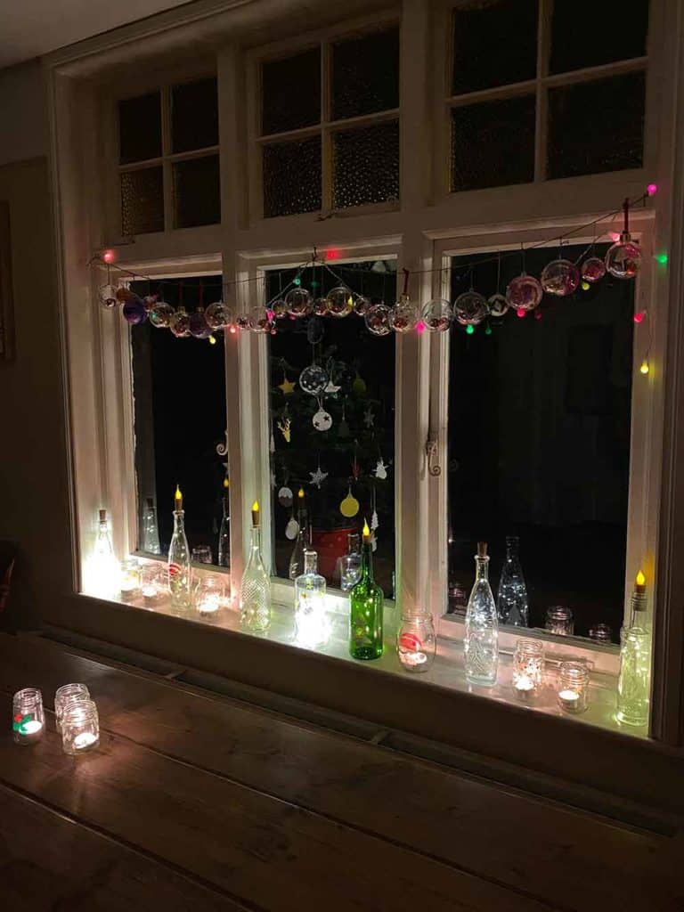 Thorndown-Peelable-Glass-Paint-Advent-Bauble-Window_7