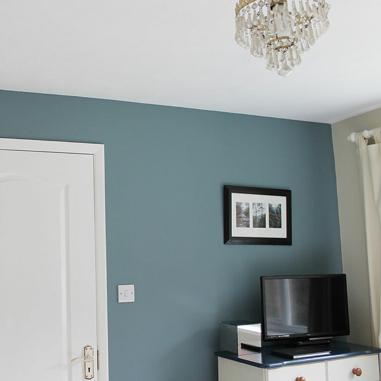 Thorndown-Axe-Blue-and-Cow-Parsley-and-Swan-White-Wall-Paint_sq