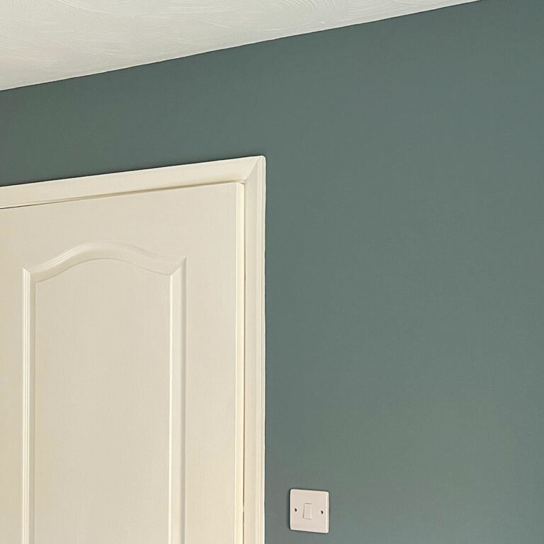 Thorndown-Axe-Blue-and-Swan-White-Wall-Paint
