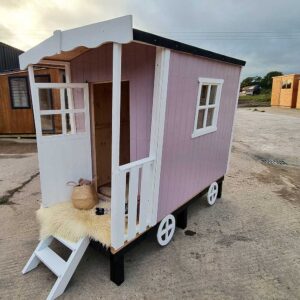 Roundpeg-Kids-Shepherds-Hut-in-Thorndown-Rock-Rose-and-Swan-White-Wood-Paint
