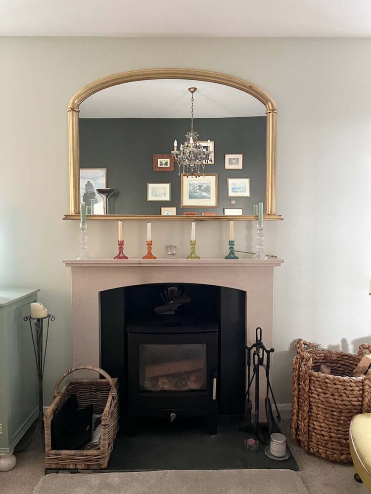 Thorndown-Green-Haristreak-Wall-Paint-with-Yew-Green-and-Swah-White-reflected