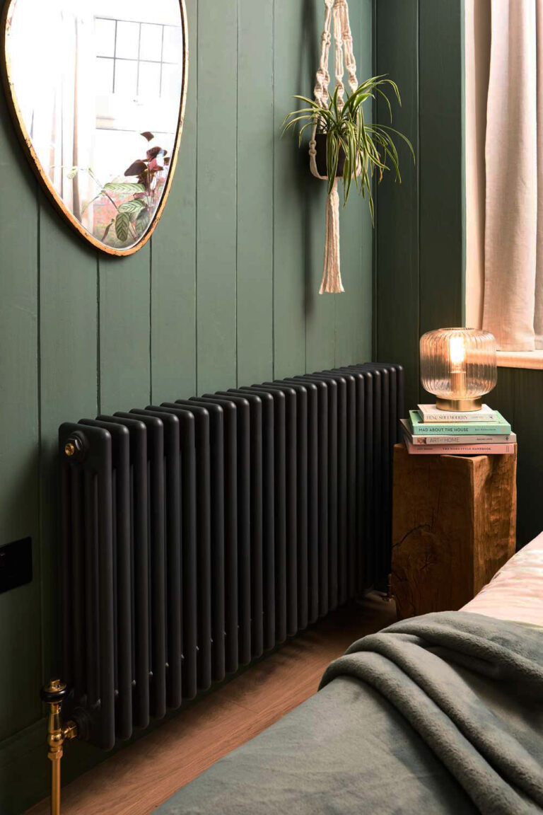 Thorndown-Marshland-Green-Wall-Paint-on-bedroom-wood-cladding_Lol-Johnson